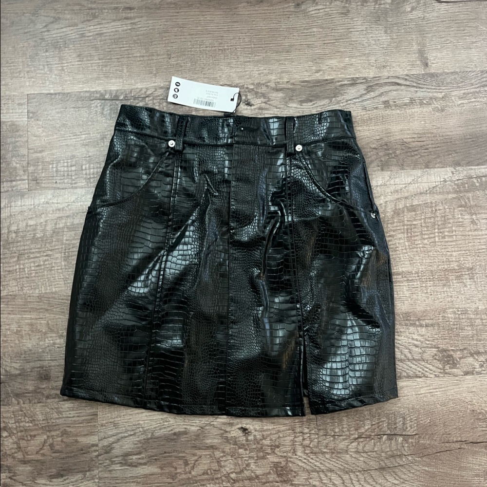 Boohoo Leather Black Snakeskin print skirt NWT